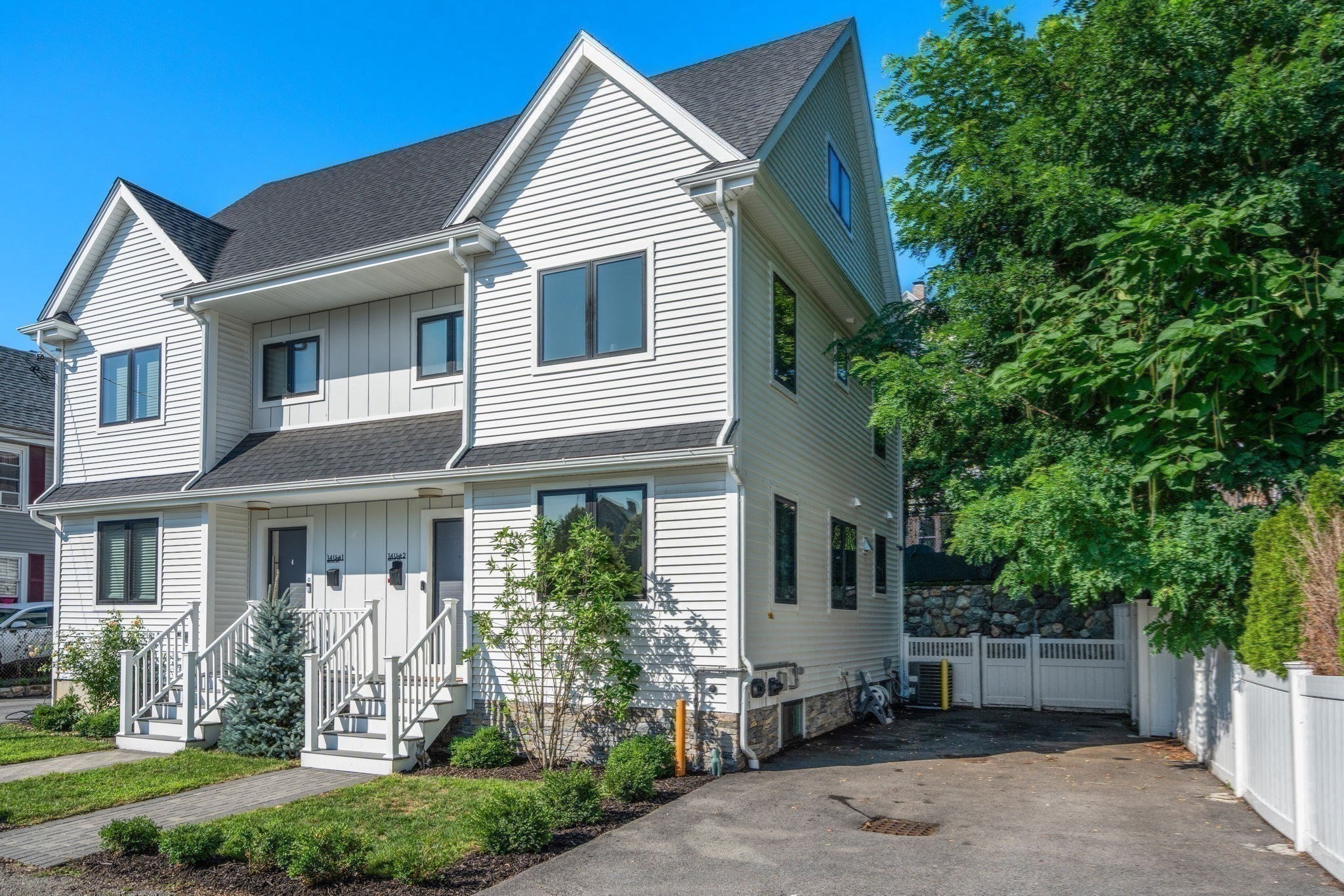 14 Brook Ave # 2