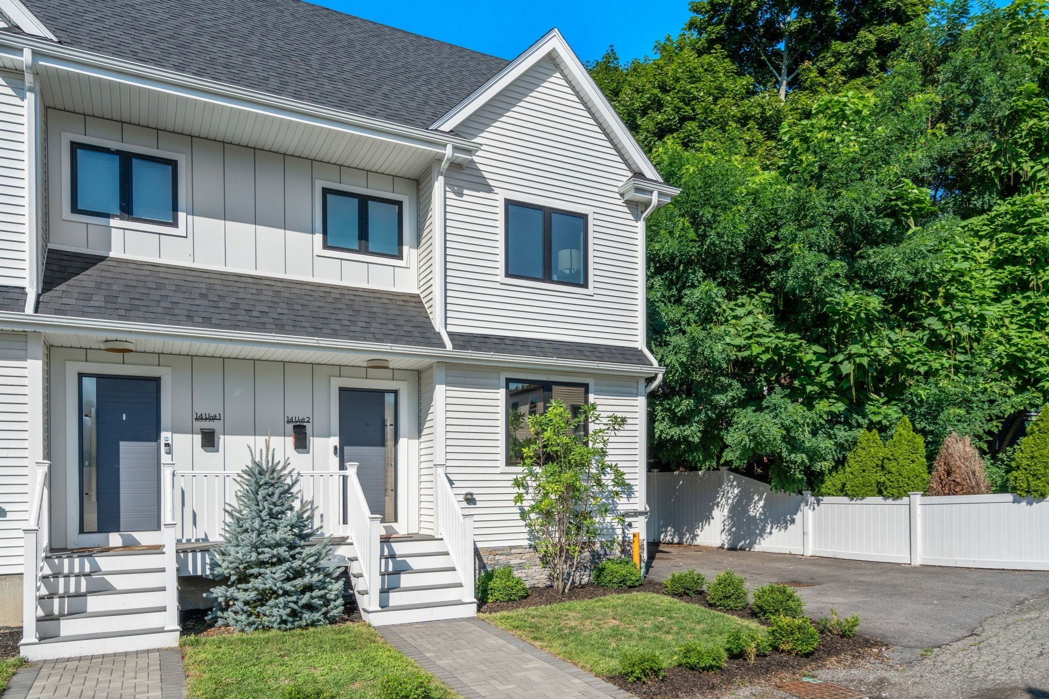 14 Brook Ave # 2