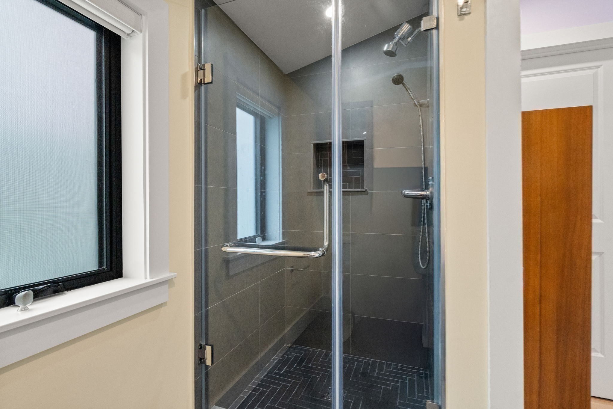 14 Brook Ave # 2