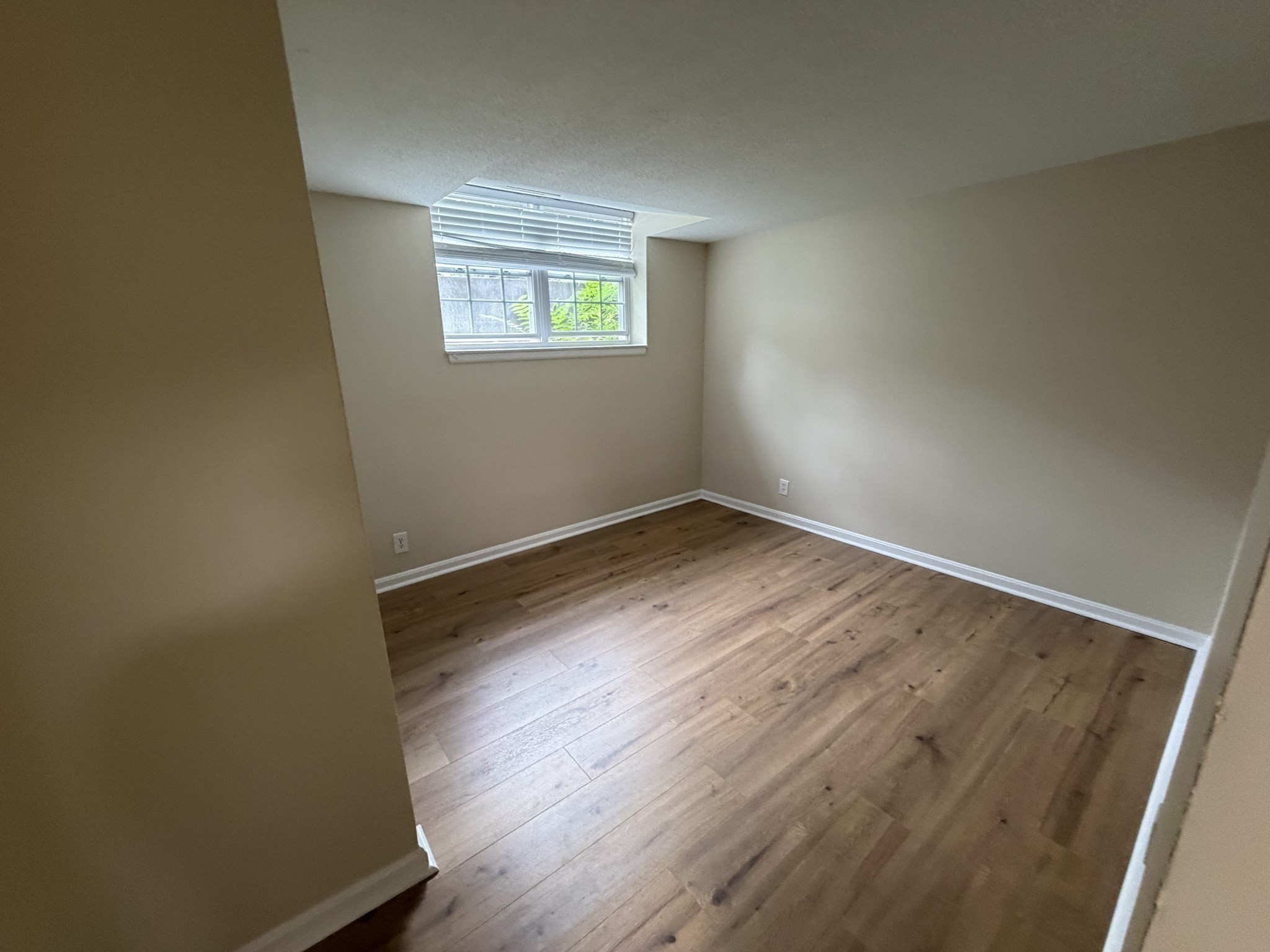 140 Lake Shore Rd # 2B