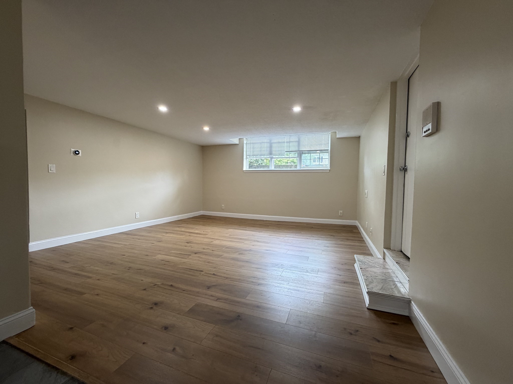 140 Lake Shore Rd # 2B