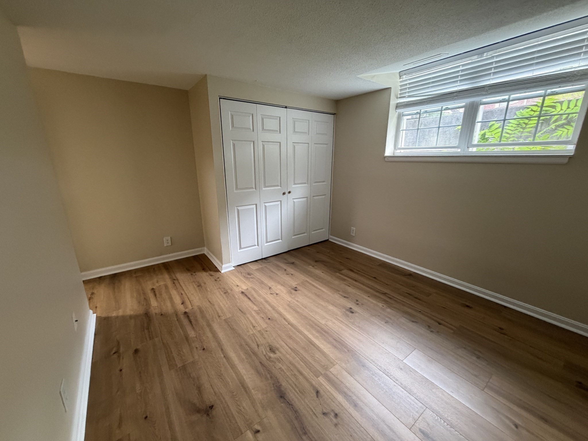 140 Lake Shore Rd # 2B