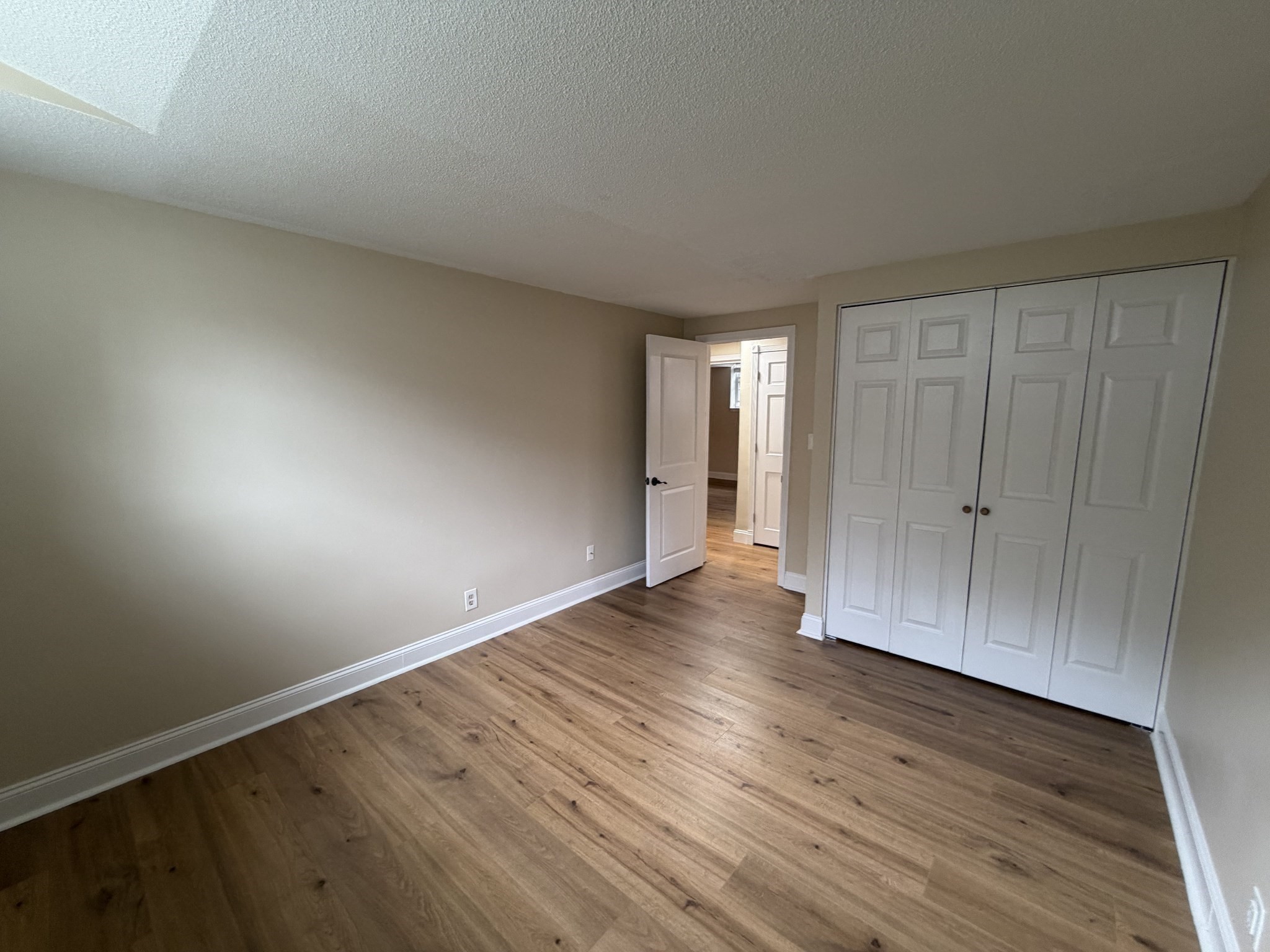 140 Lake Shore Rd # 2B