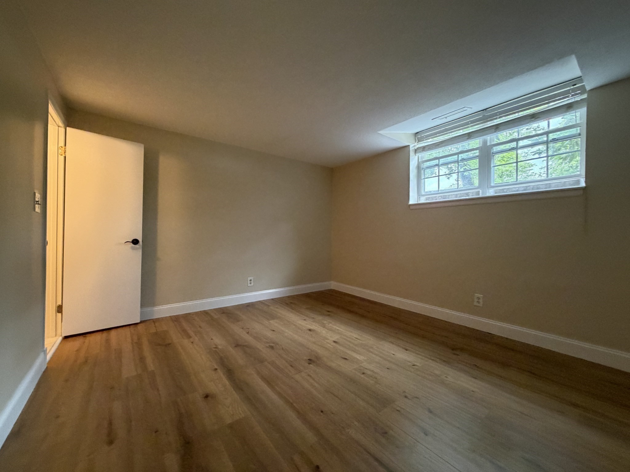 140 Lake Shore Rd # 2B