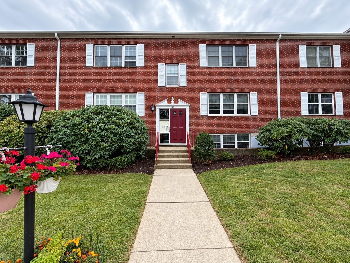 140 Lake Shore Rd # 2B