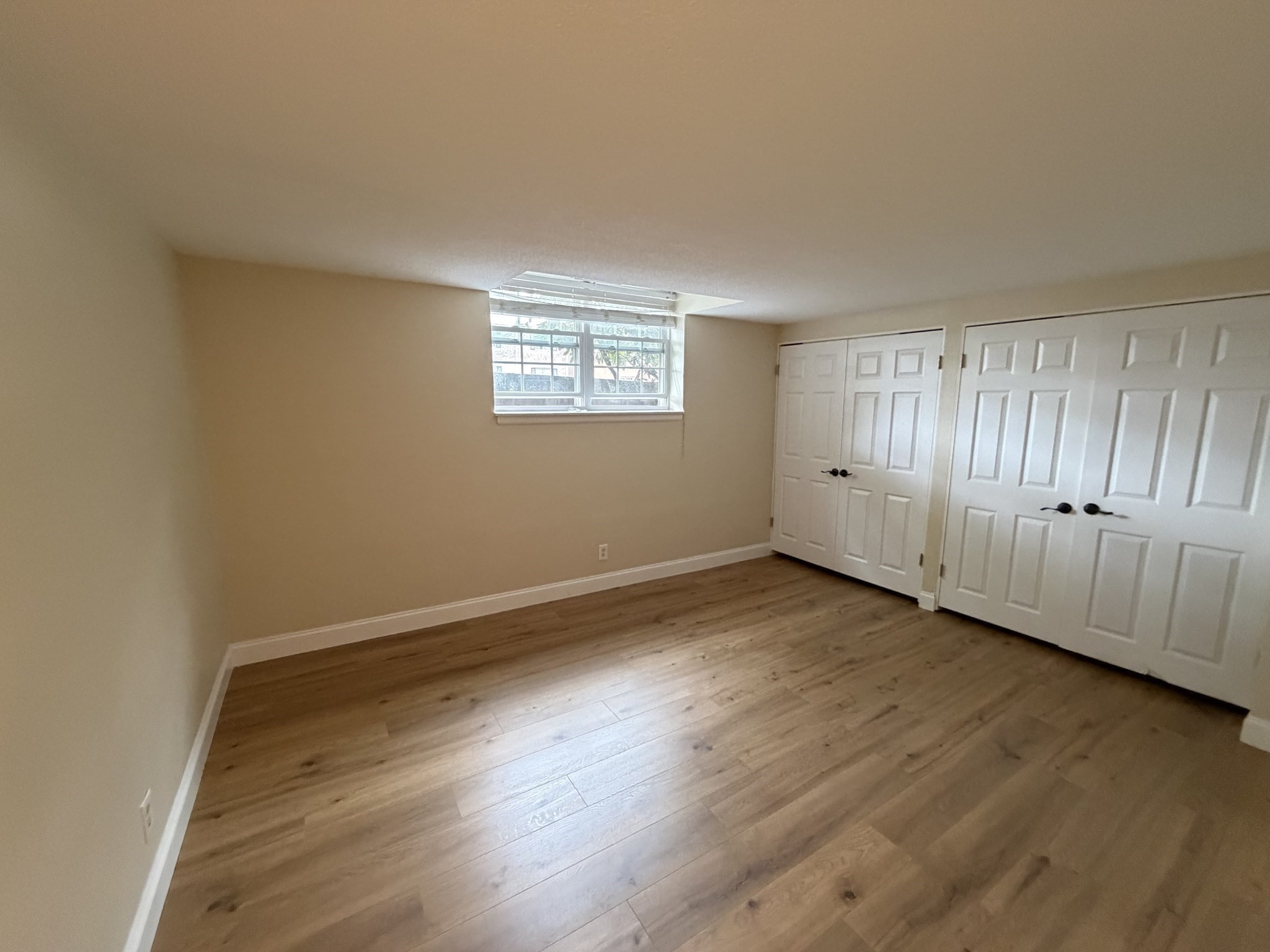 140 Lake Shore Rd # 2B