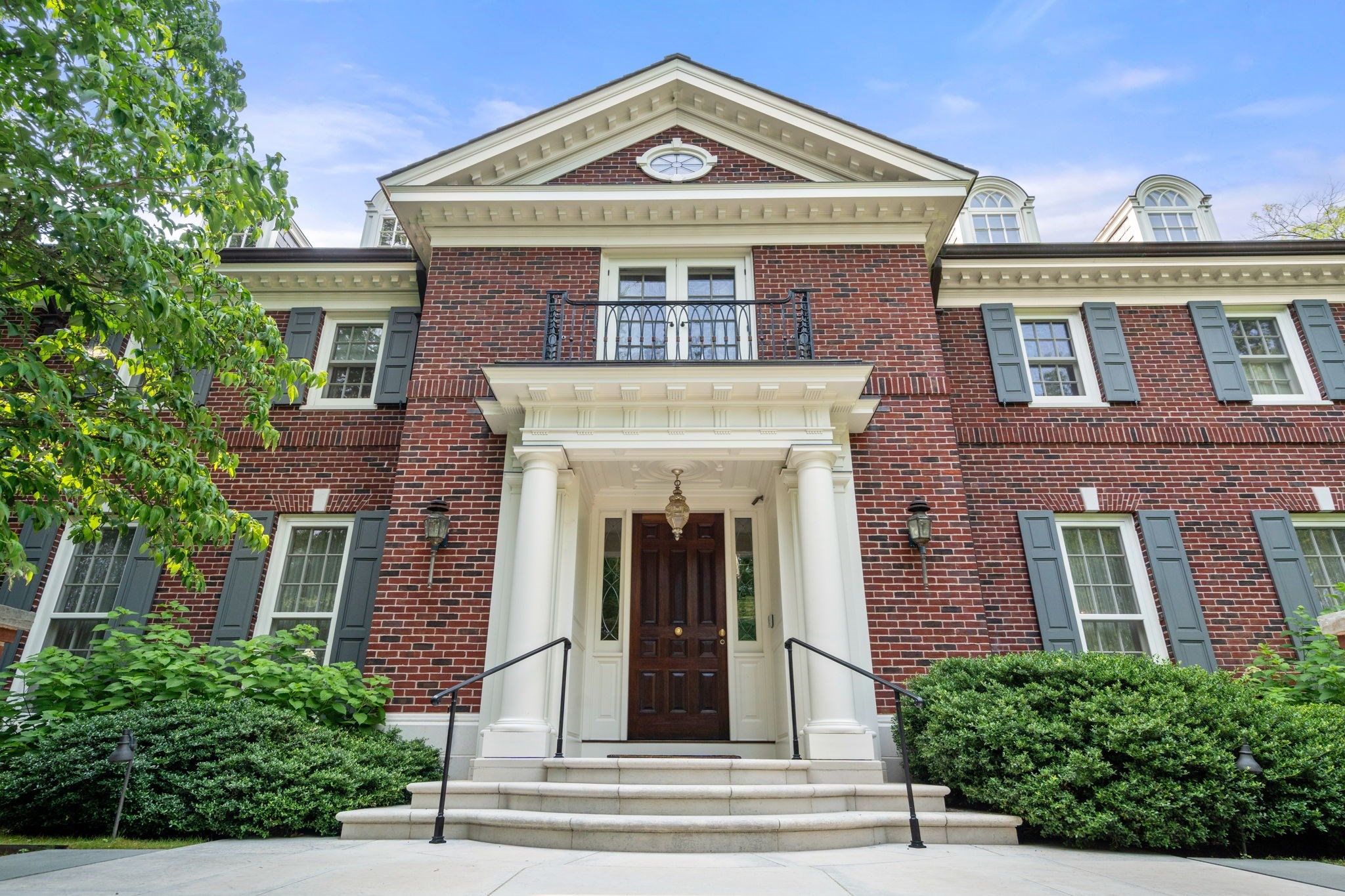 381 Warren Street