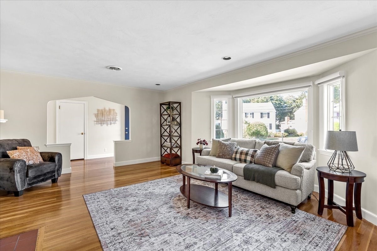 24 Great Meadow Rd