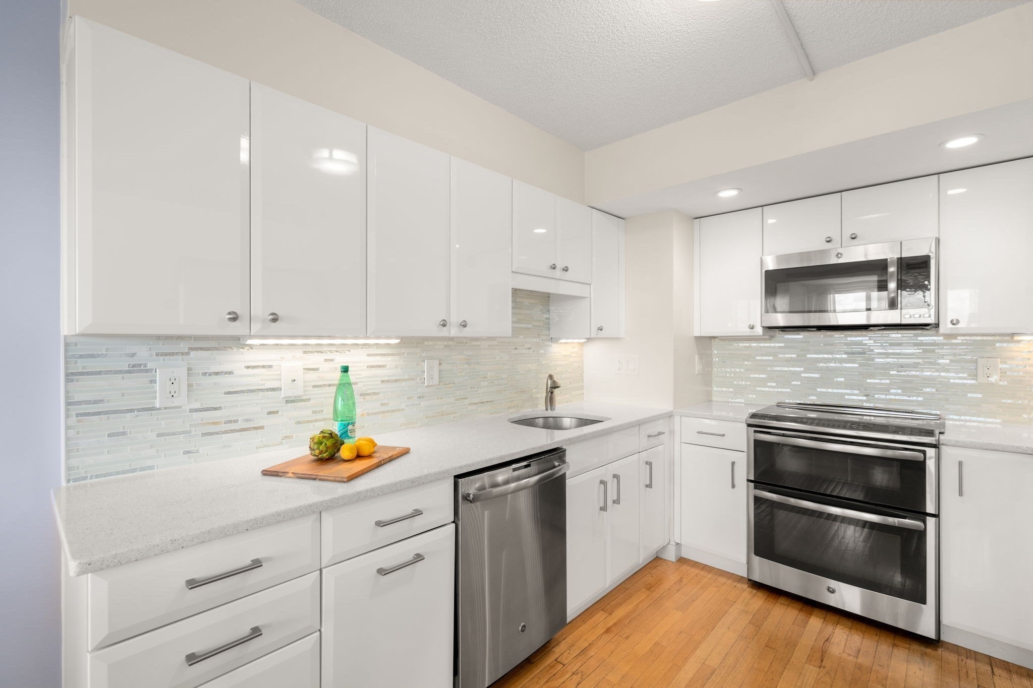 250 Hammond Pond Parkway # 1611N