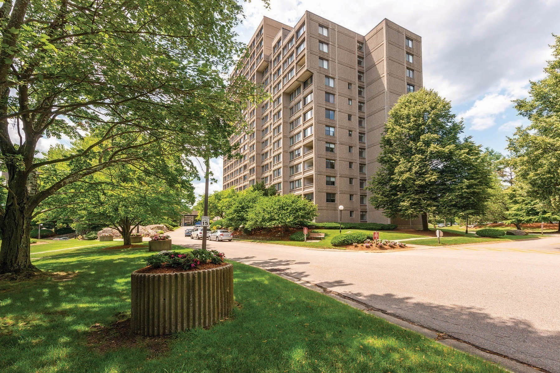 250 Hammond Pond Parkway # 1611N