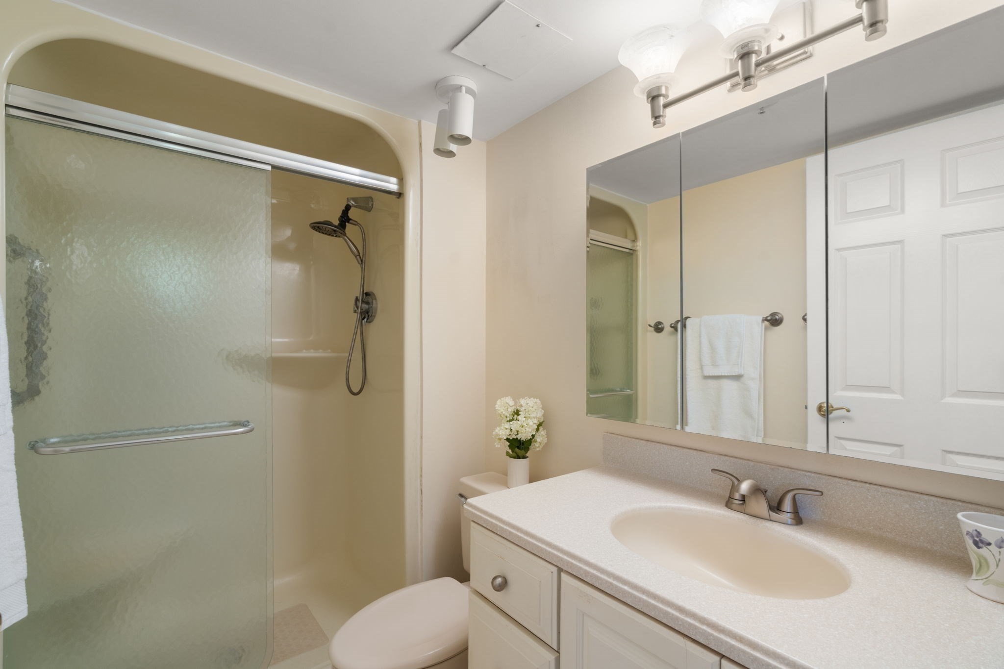 250 Hammond Pond Parkway # 1611N