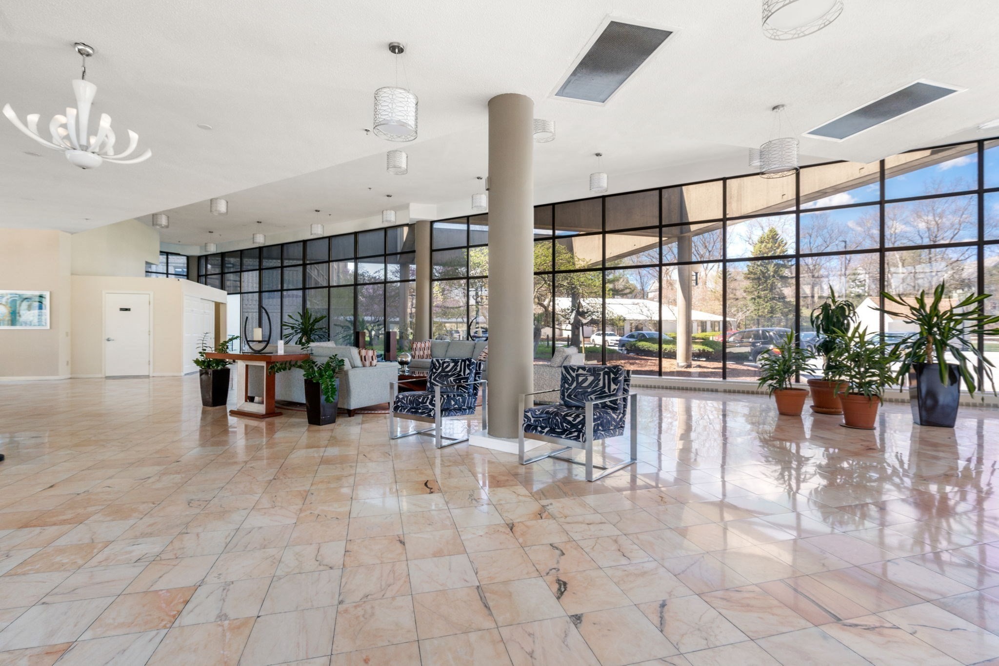 250 Hammond Pond Parkway # 1611N