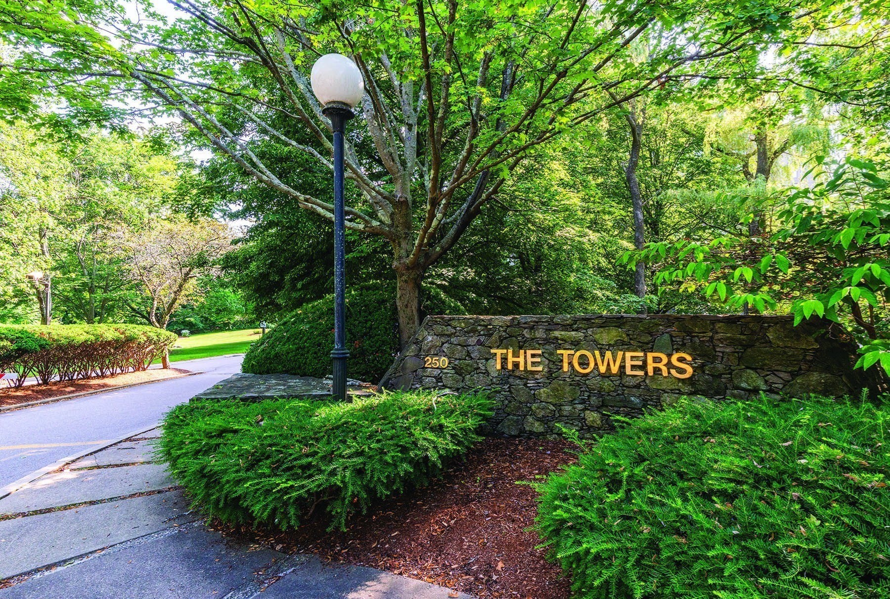 250 Hammond Pond Parkway # 1611N