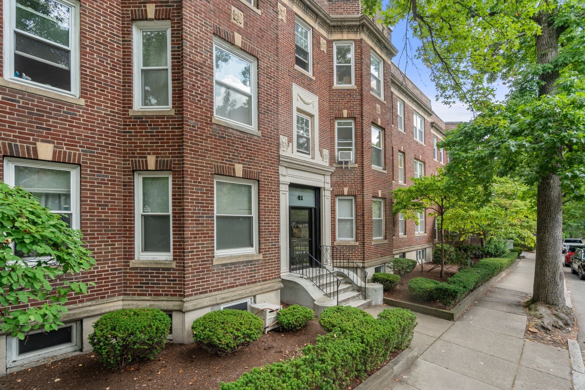 61 Thatcher St # 5A