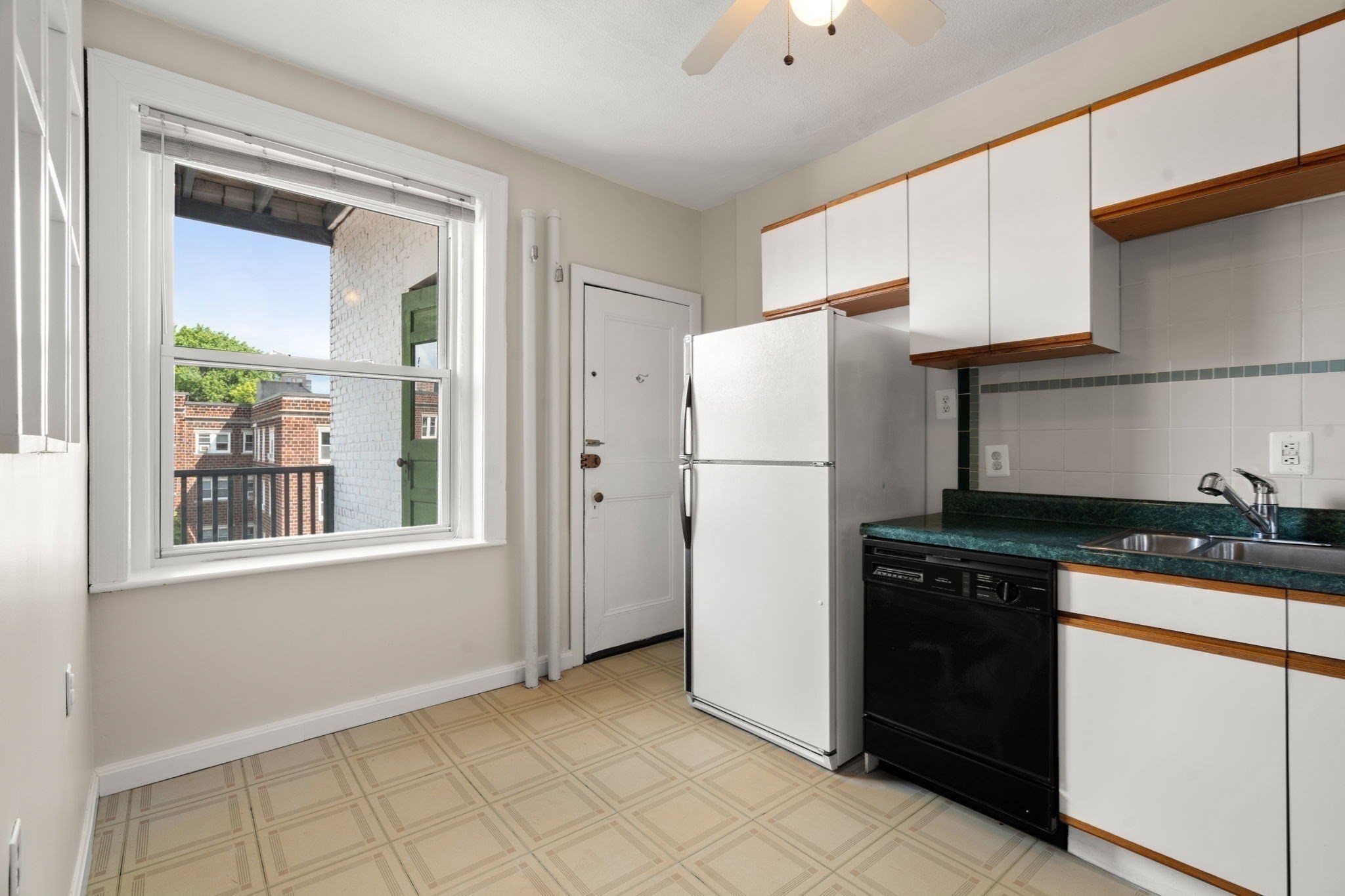 61 Thatcher St # 5A