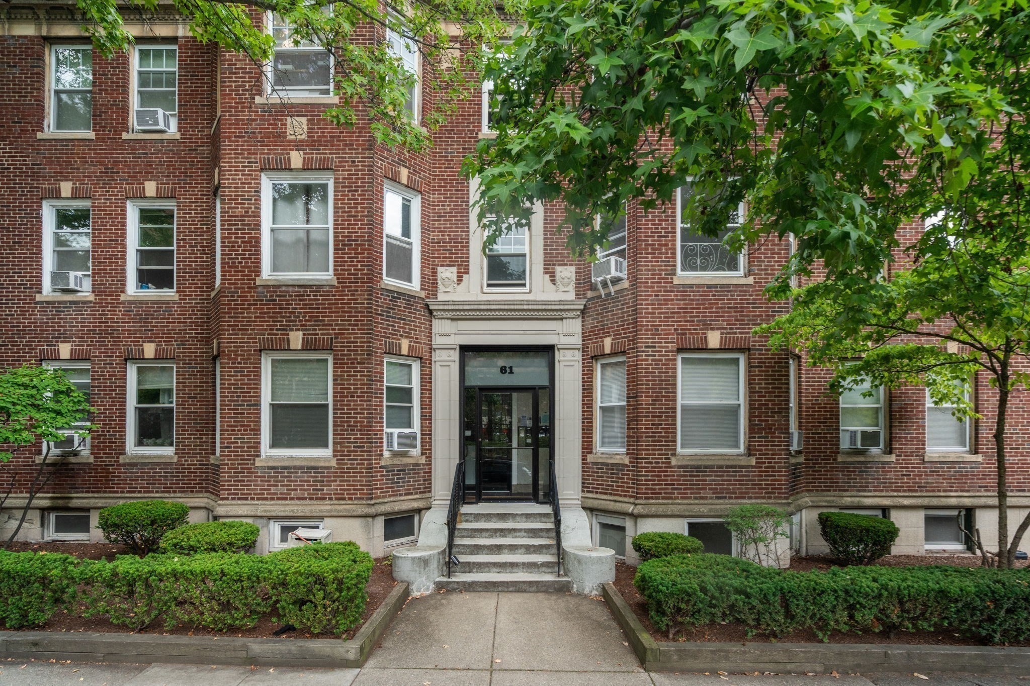 61 Thatcher St # 5A