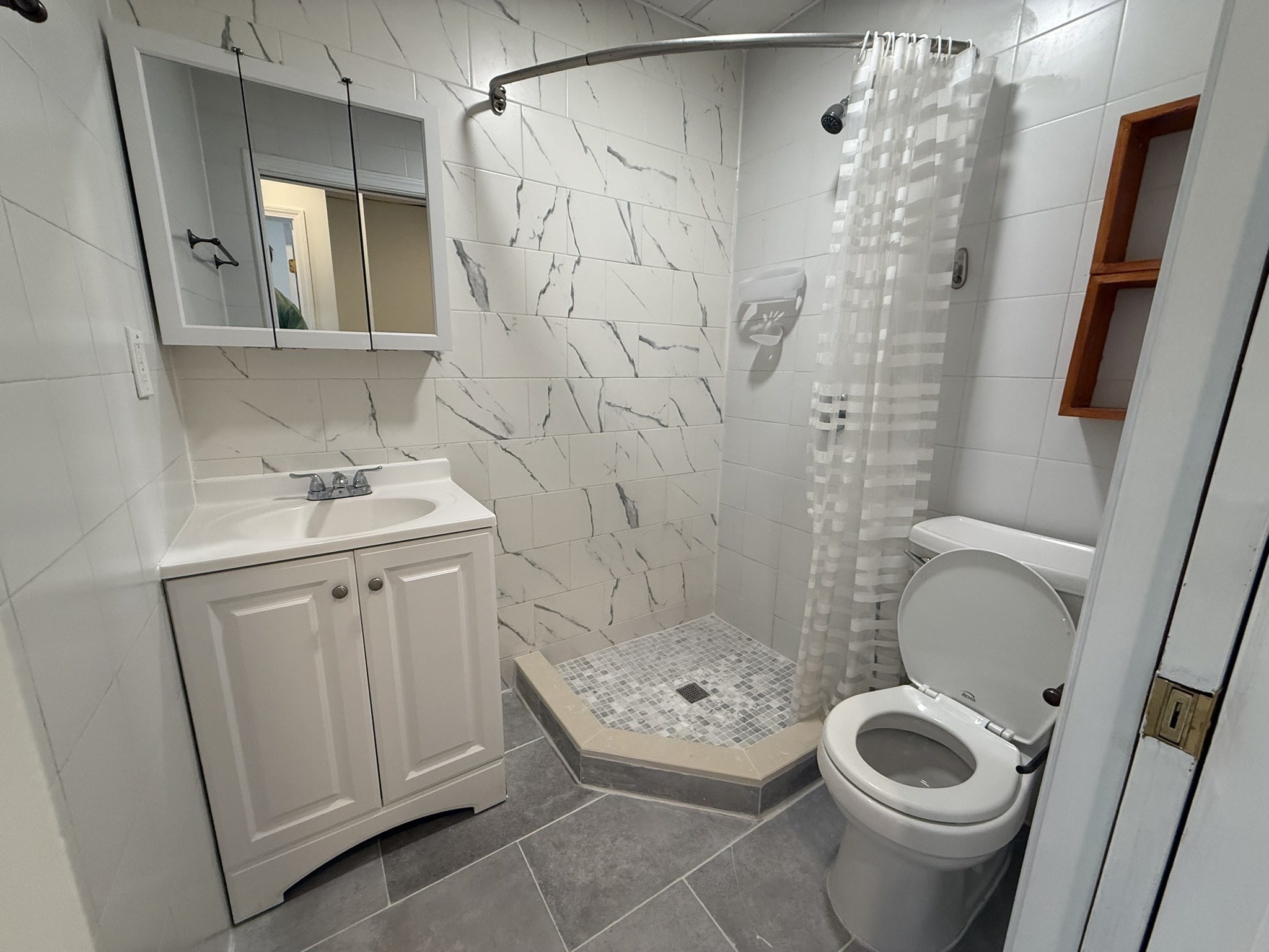 72 Kneeland # 702