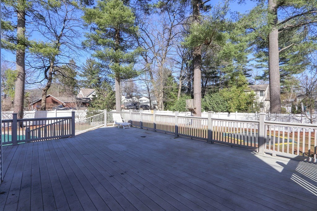 19 Crest Rd
