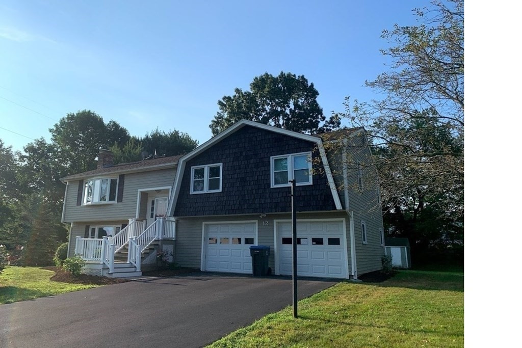 12 Burning Tree Rd