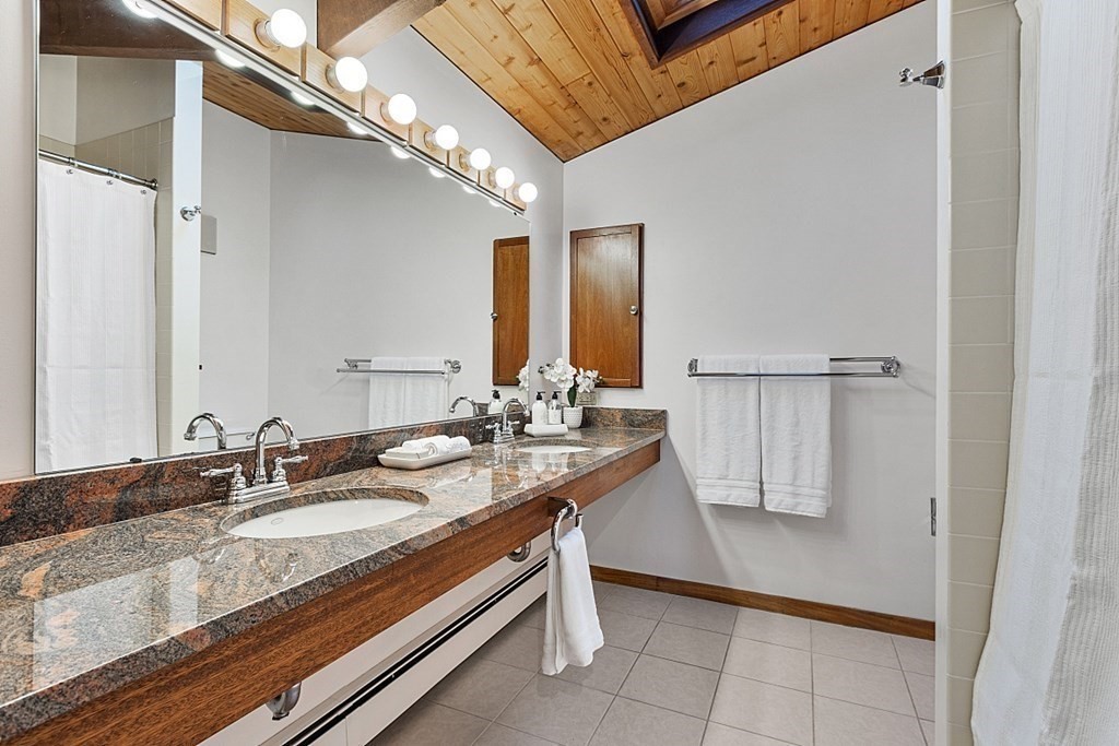 16 Stoney Gate