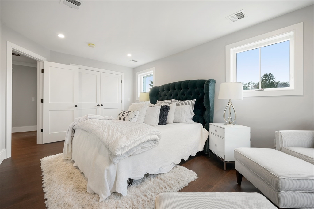 8 Wayside Court