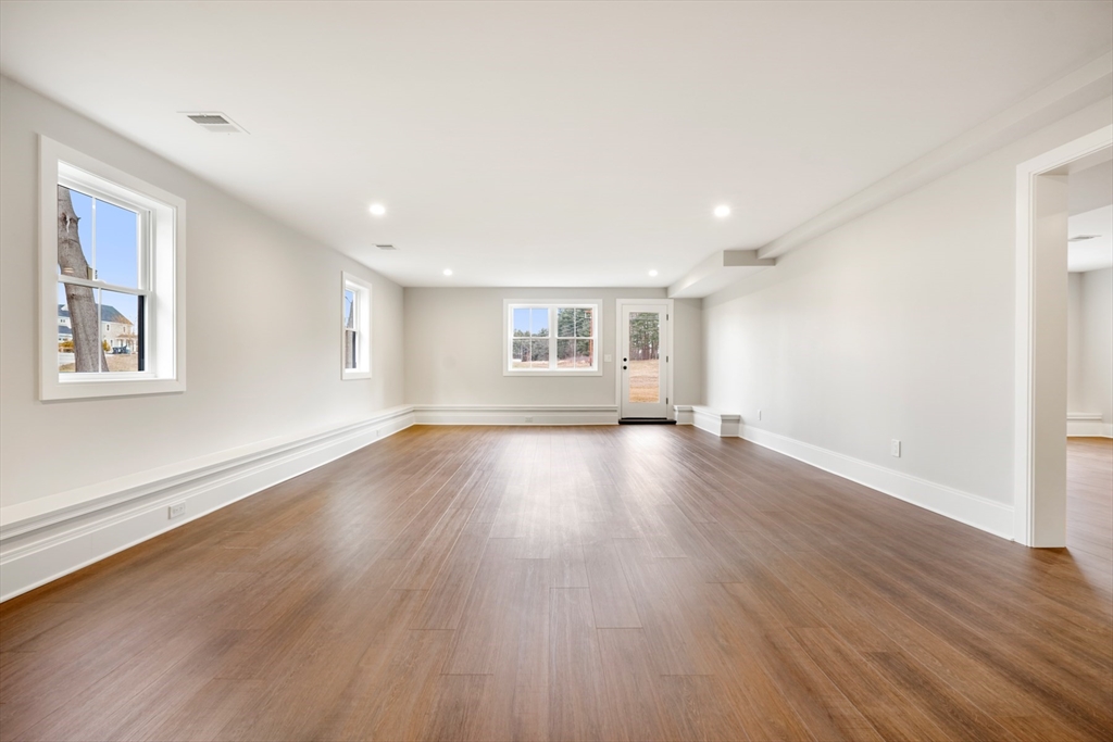 8 Wayside Court