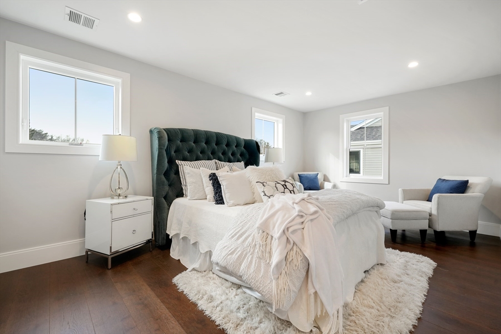 8 Wayside Court
