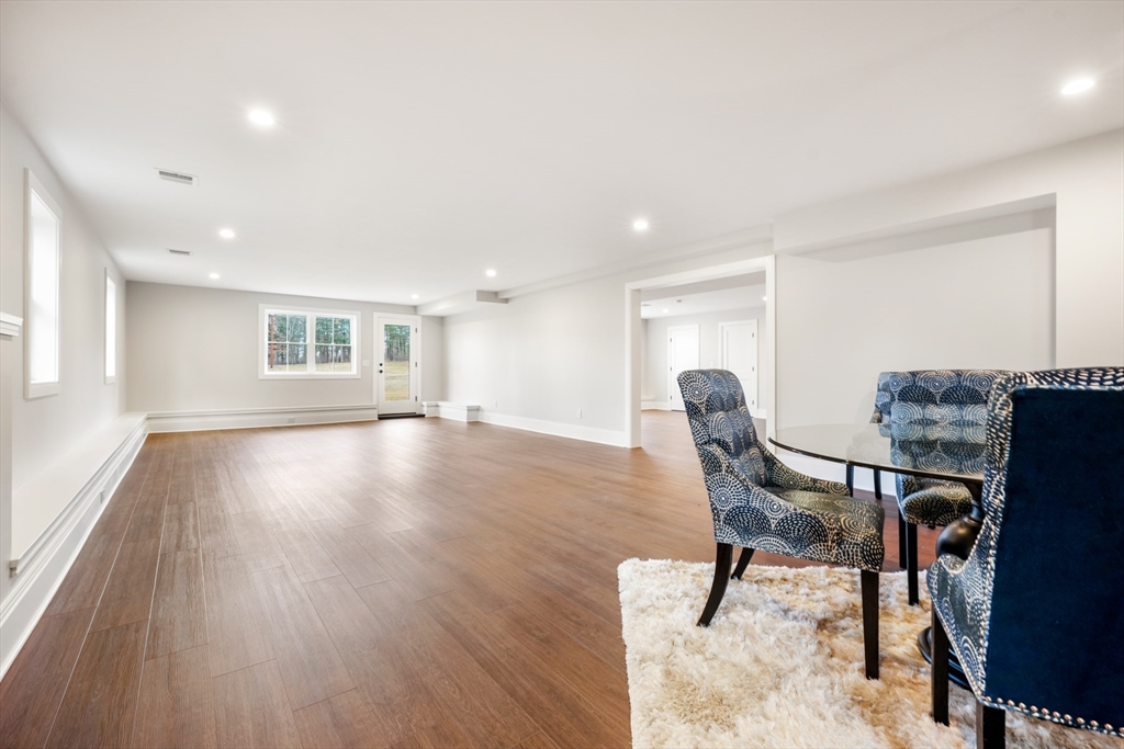 8 Wayside Court