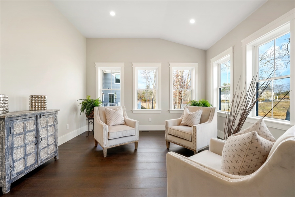 8 Wayside Court