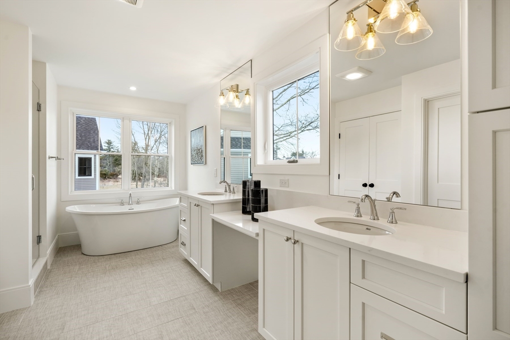 8 Wayside Court