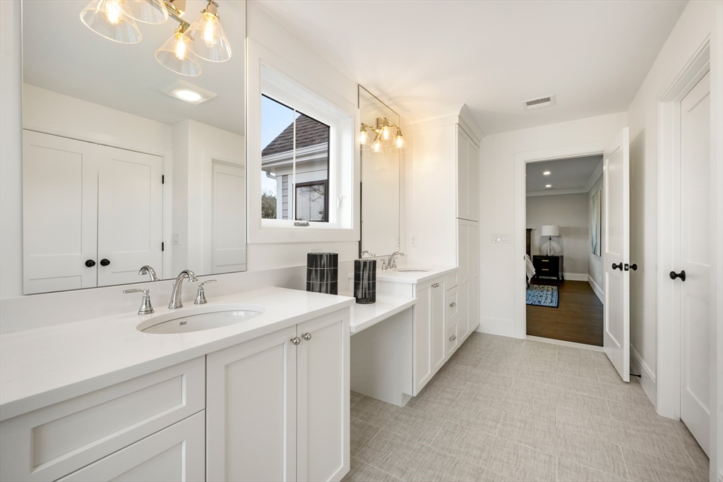 8 Wayside Court