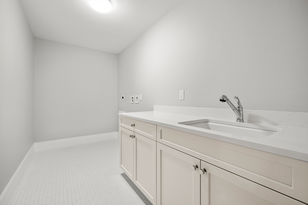 8 Wayside Court
