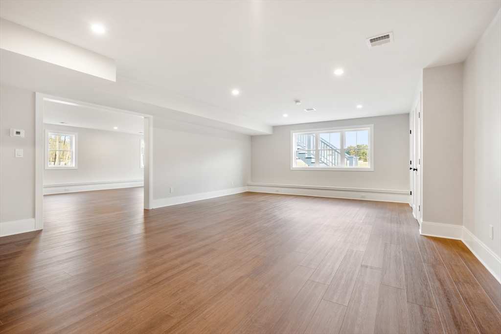 8 Wayside Court