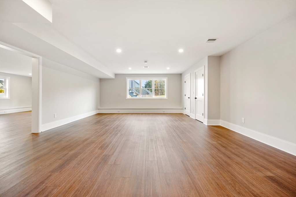8 Wayside Court