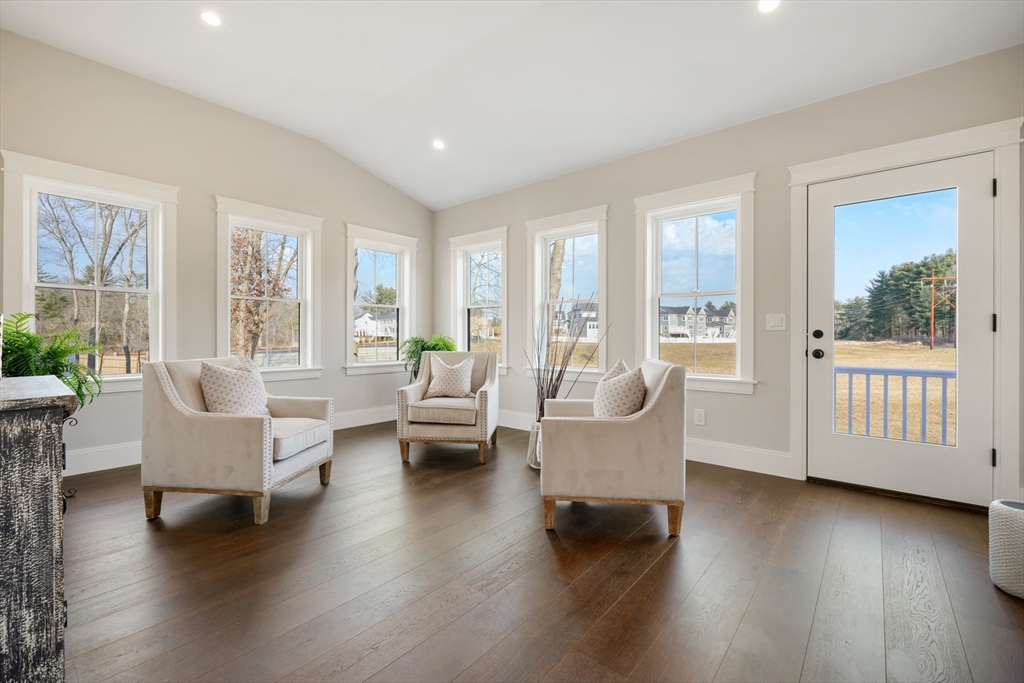 8 Wayside Court