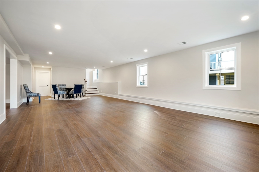 8 Wayside Court