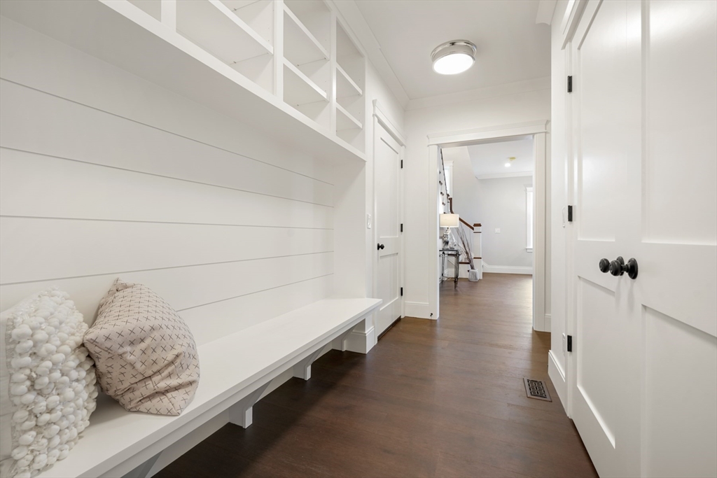 8 Wayside Court