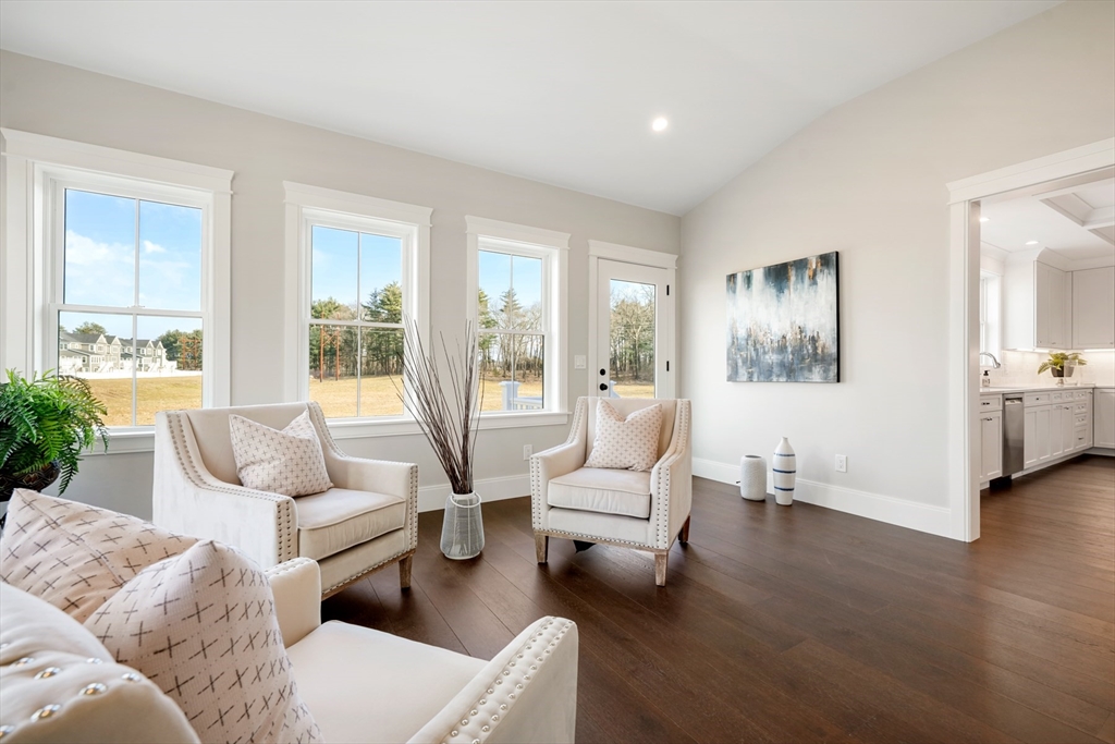8 Wayside Court