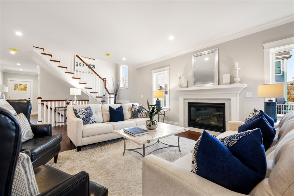 8 Wayside Court