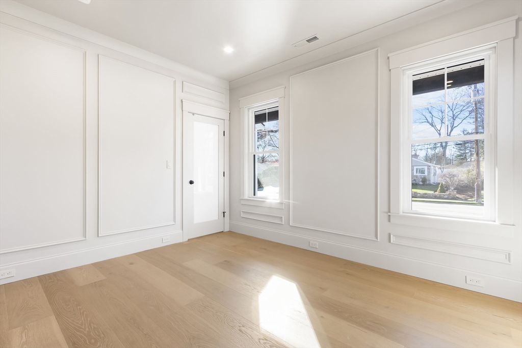 8 Greenleaf Road