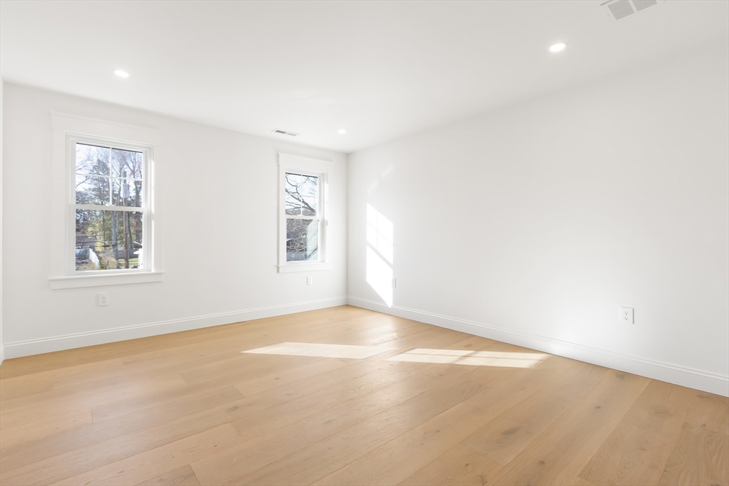 8 Greenleaf Road