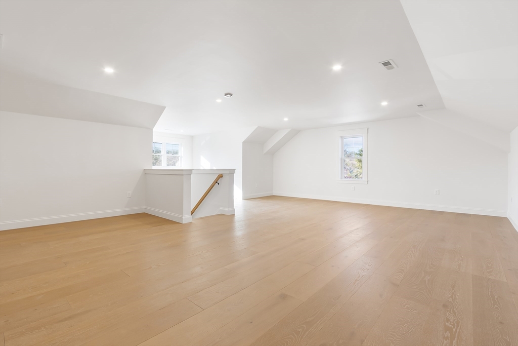 8 Greenleaf Road