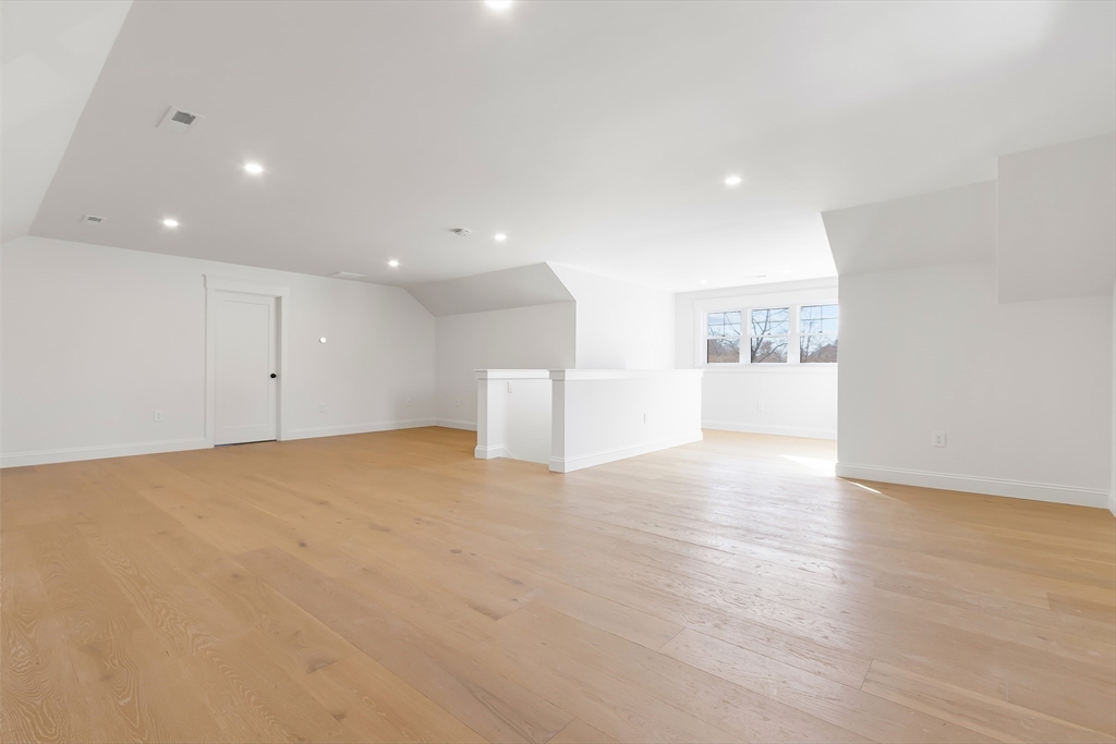 8 Greenleaf Road