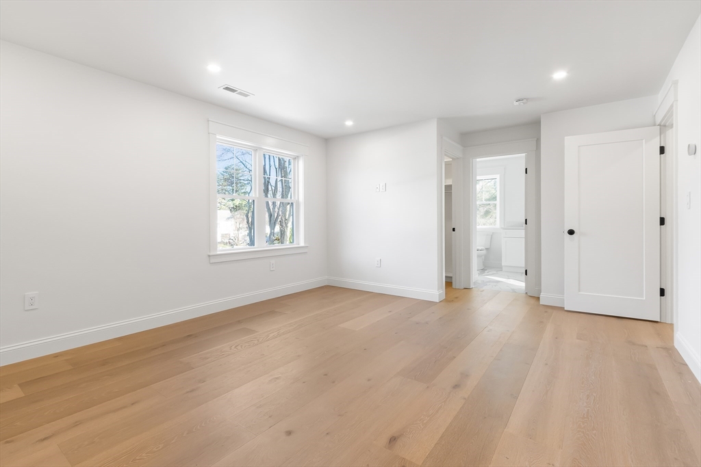 8 Greenleaf Road