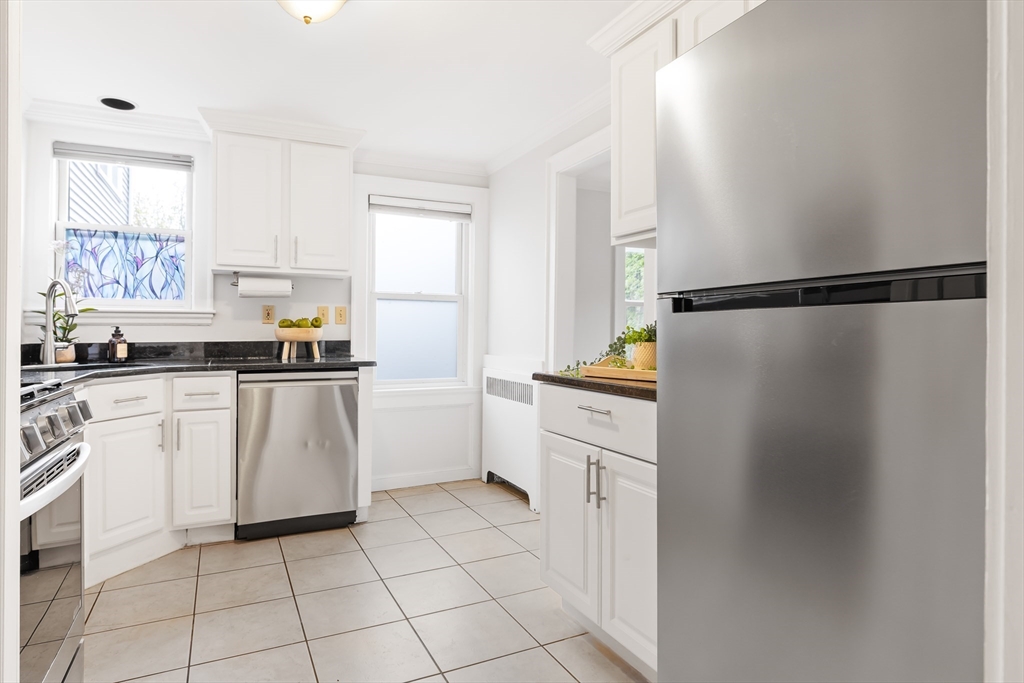62-64 Rowe Street # B