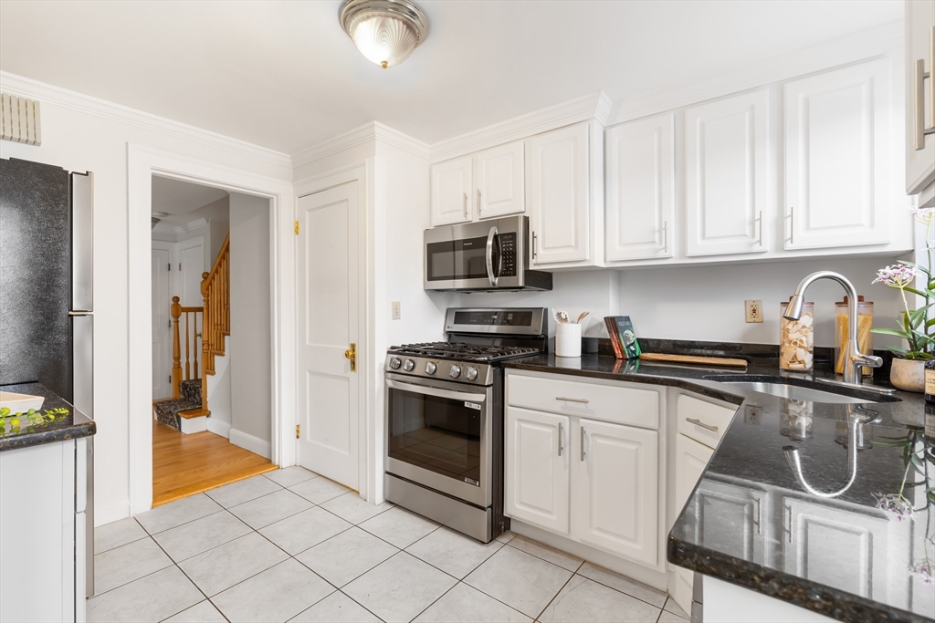 62-64 Rowe Street # B