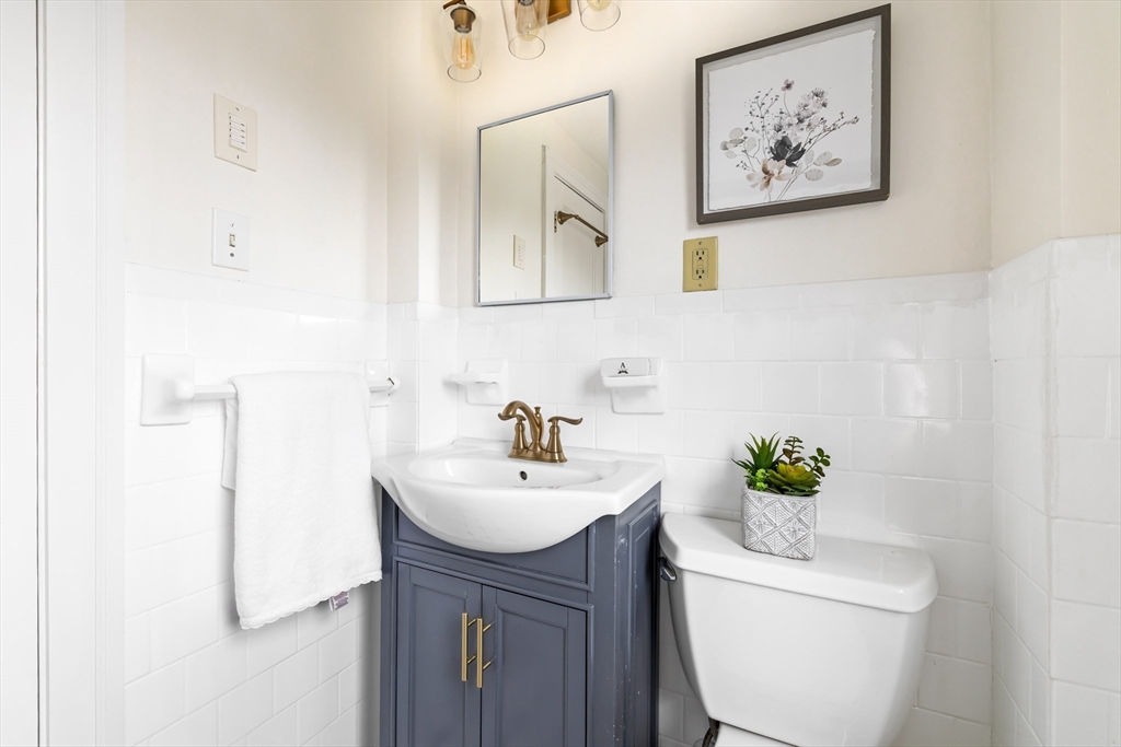 62-64 Rowe Street # B