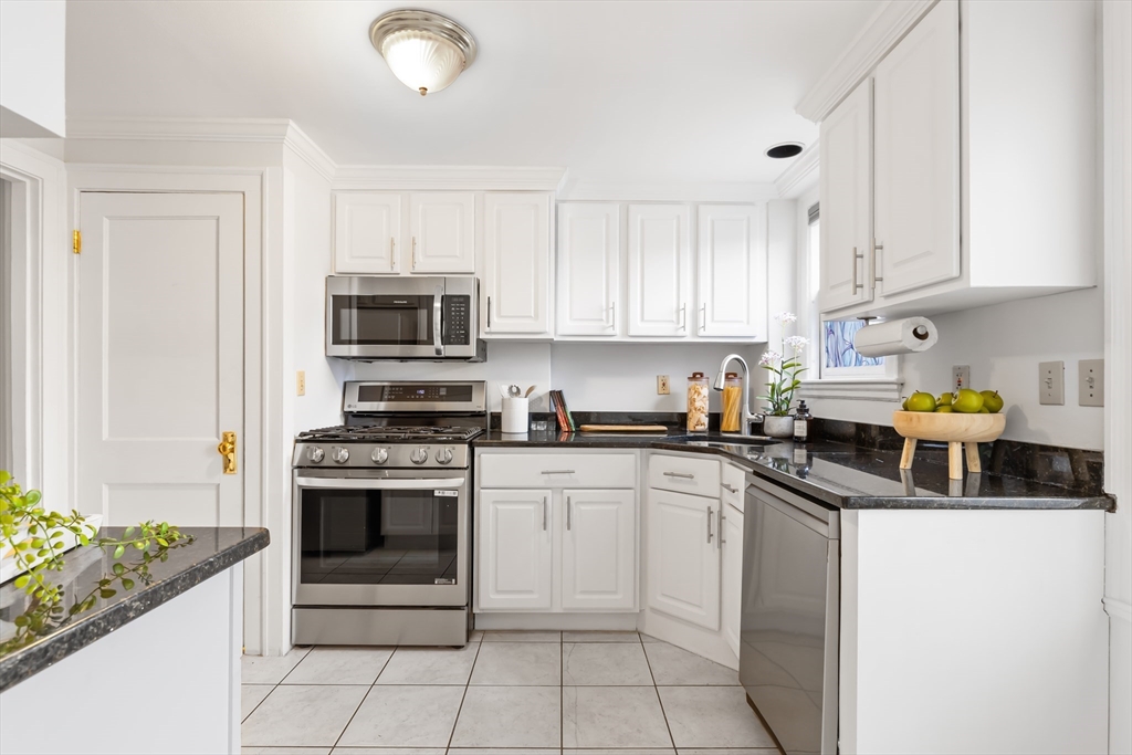 62-64 Rowe Street # B