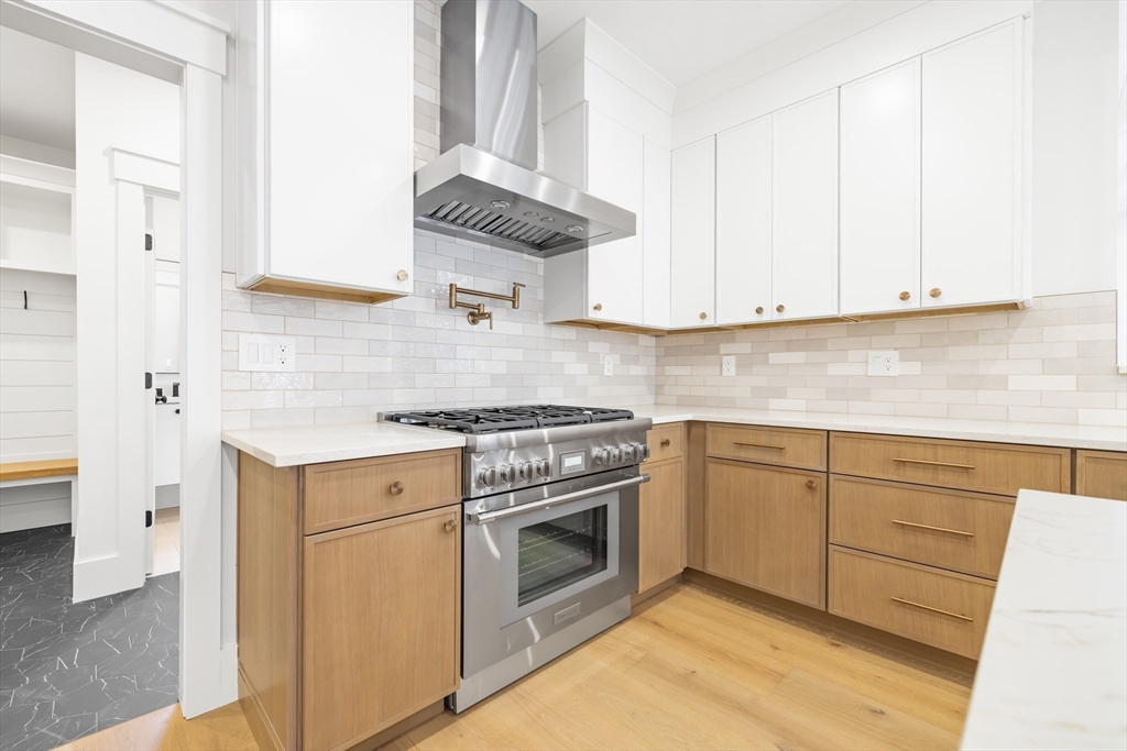 6 Ambler Court