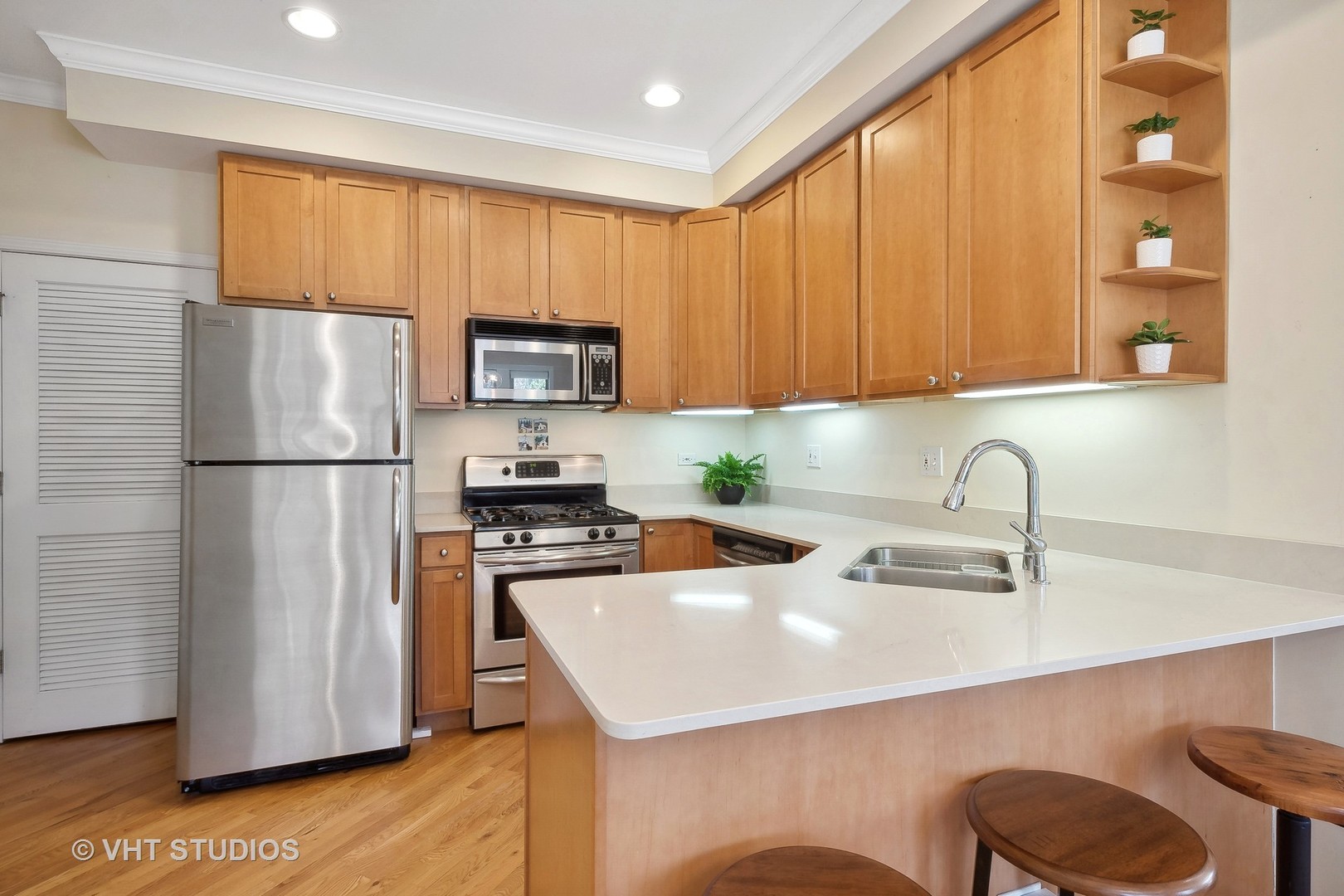 1132 W Farwell Avenue Unit: 1S